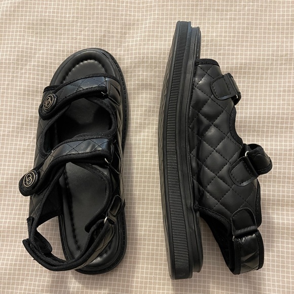 Quilted sandals sz US11 NWT vegan leather. - Picture 2 of 4